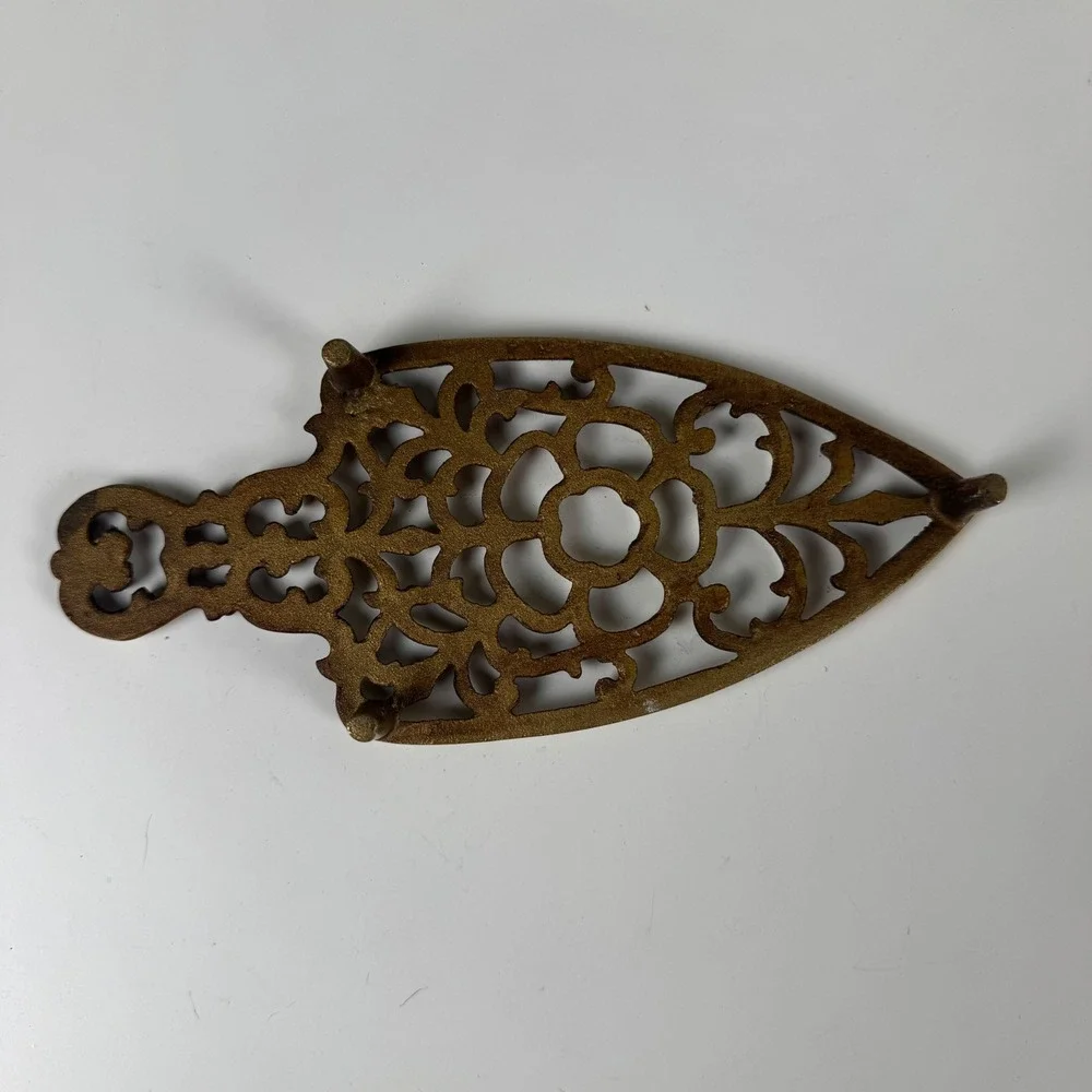 Cottagecore Farmhouse Ornate Vintage Brass Filigree Floral Trivet Footed